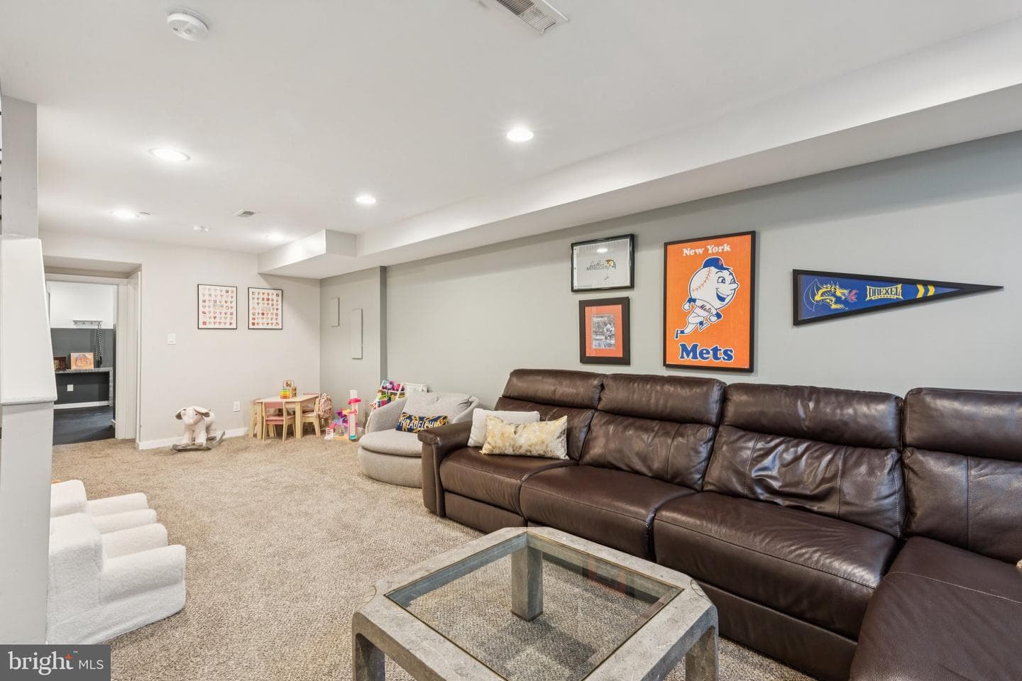 922 N Marshall Street photo 31