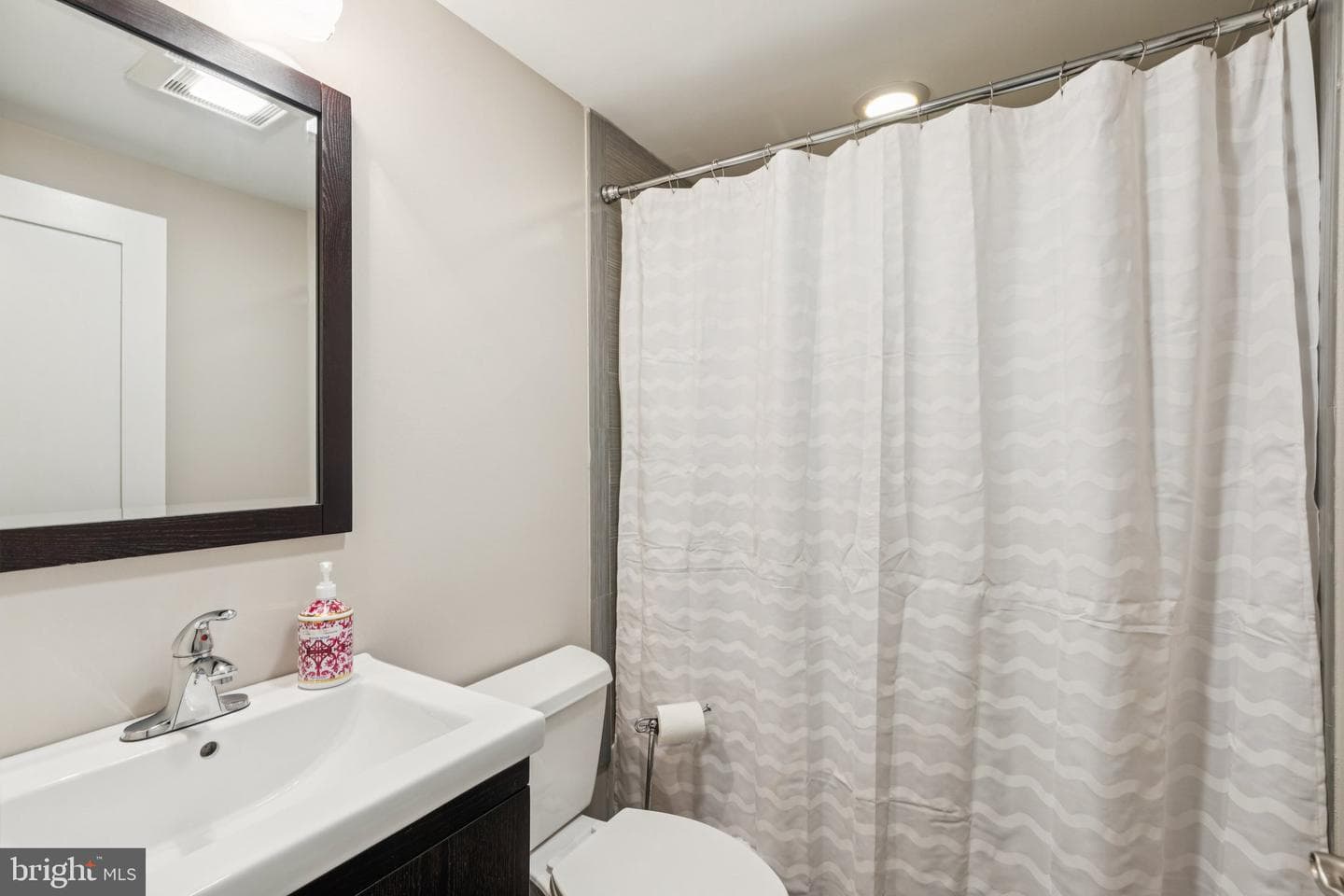 922 N Marshall Street photo 35