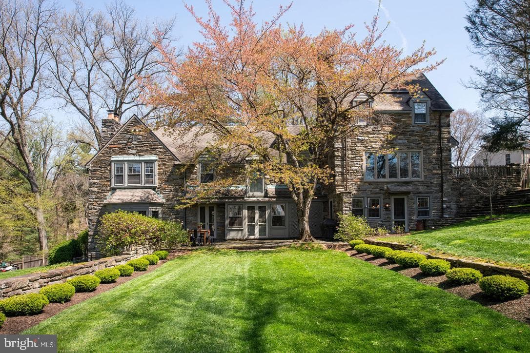 8830 Towanda Street/ Aka 505 W.Chestnut Hill Avenue photo 2