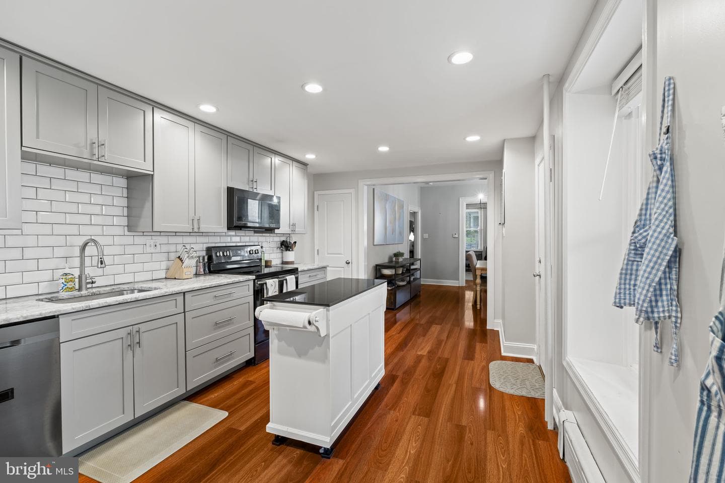 454 Lyceum Avenue photo 13
