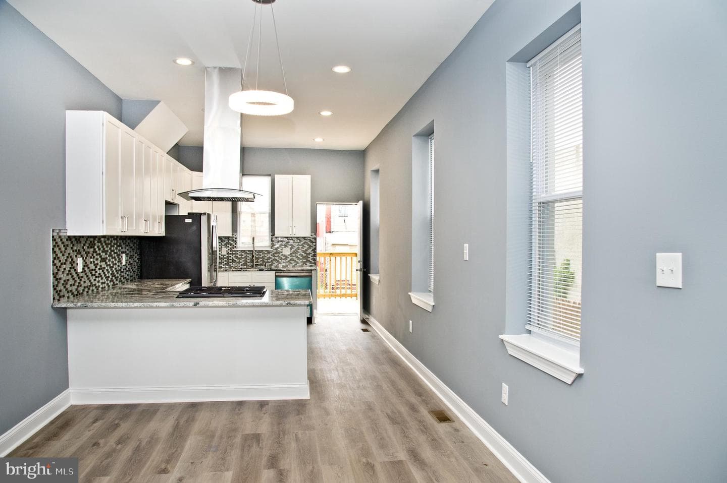 3137 Clifford Street photo 16