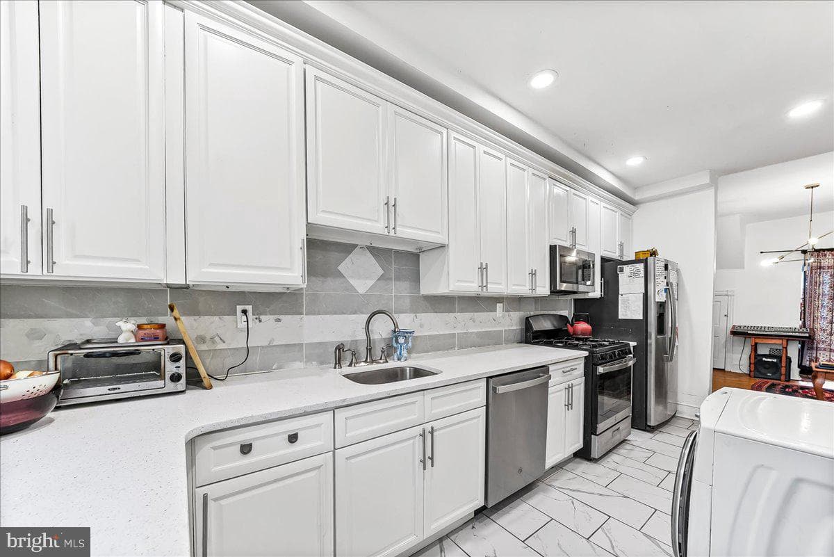 5451 Pine Street photo 3