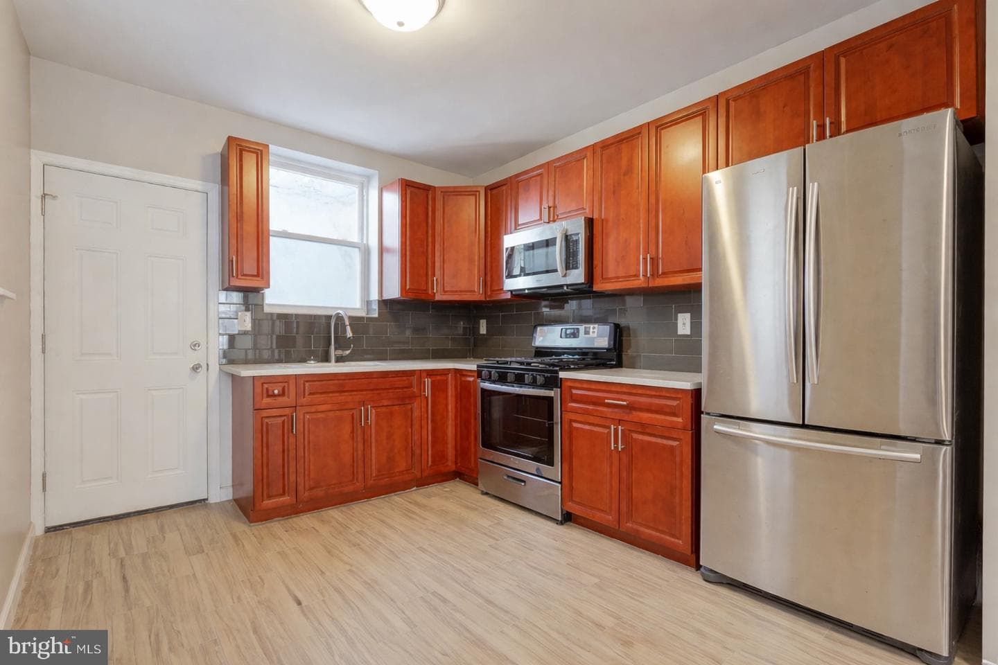 2118 S Lambert Street photo 7