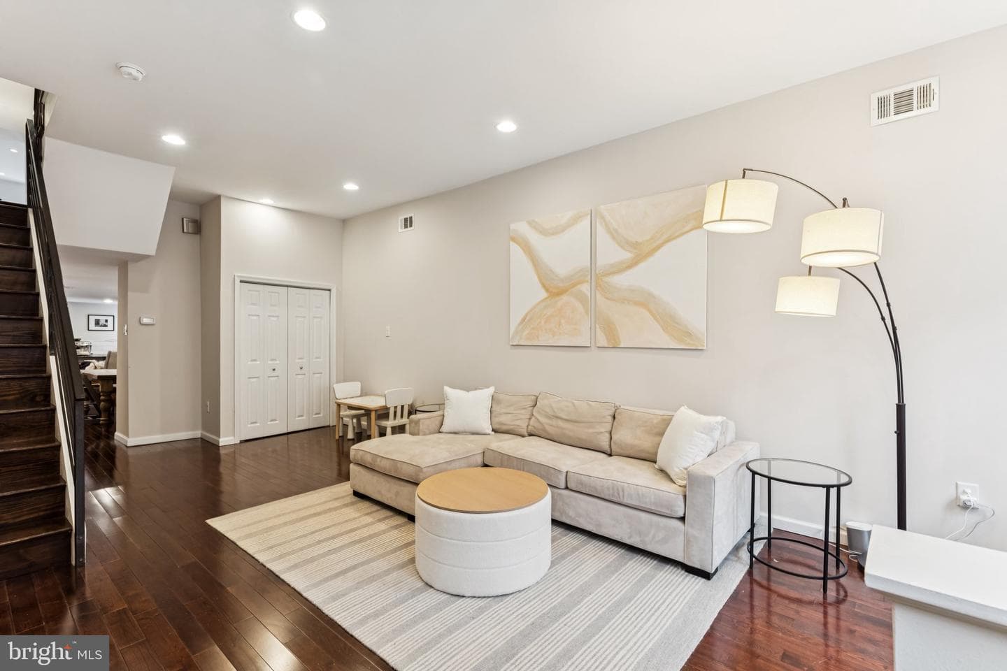 412 Dickinson Street photo 3