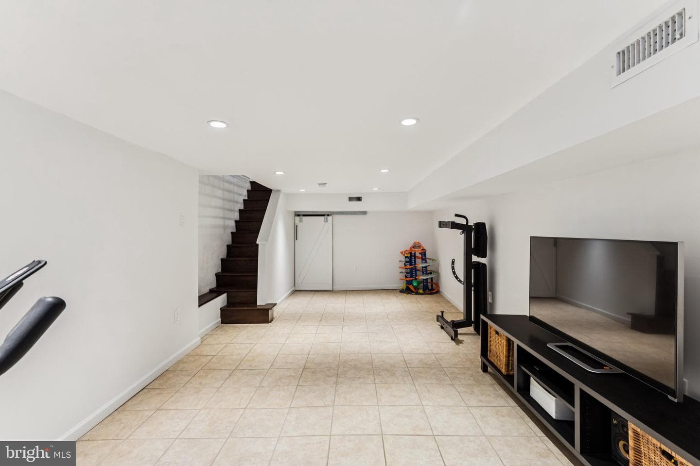 412 Dickinson Street photo 32