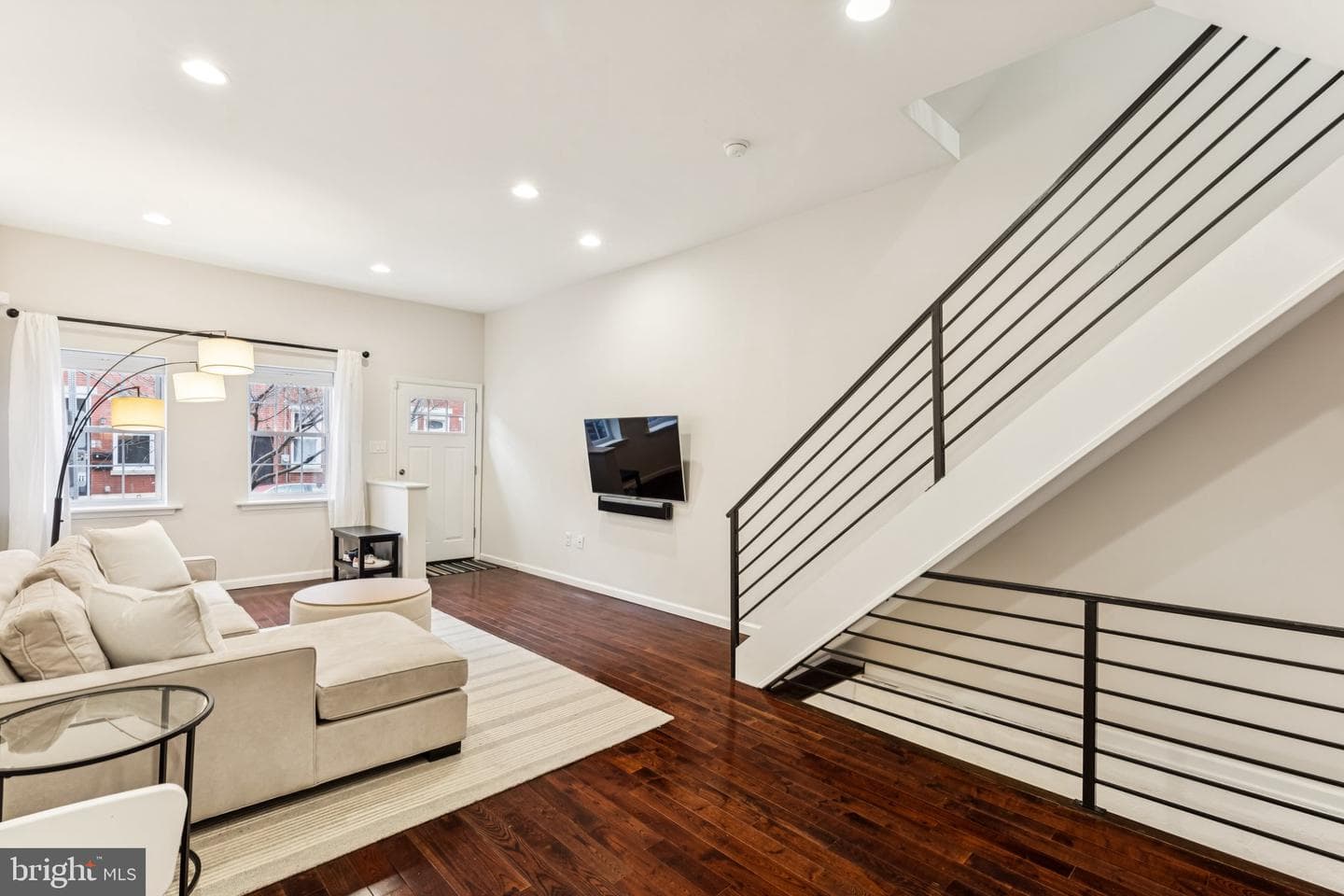 412 Dickinson Street photo 4