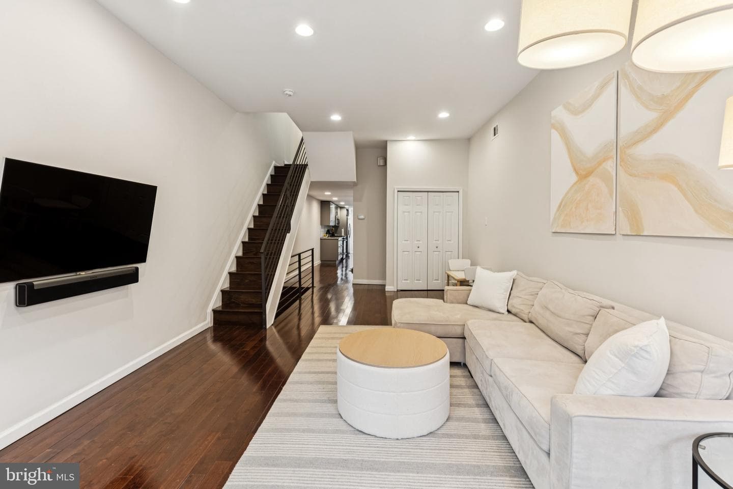412 Dickinson Street photo 5
