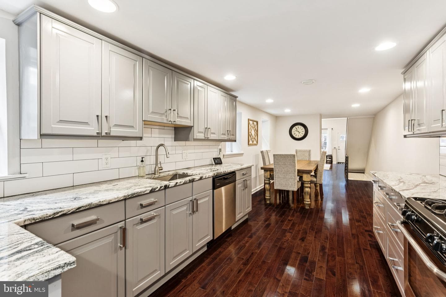 412 Dickinson Street photo 6