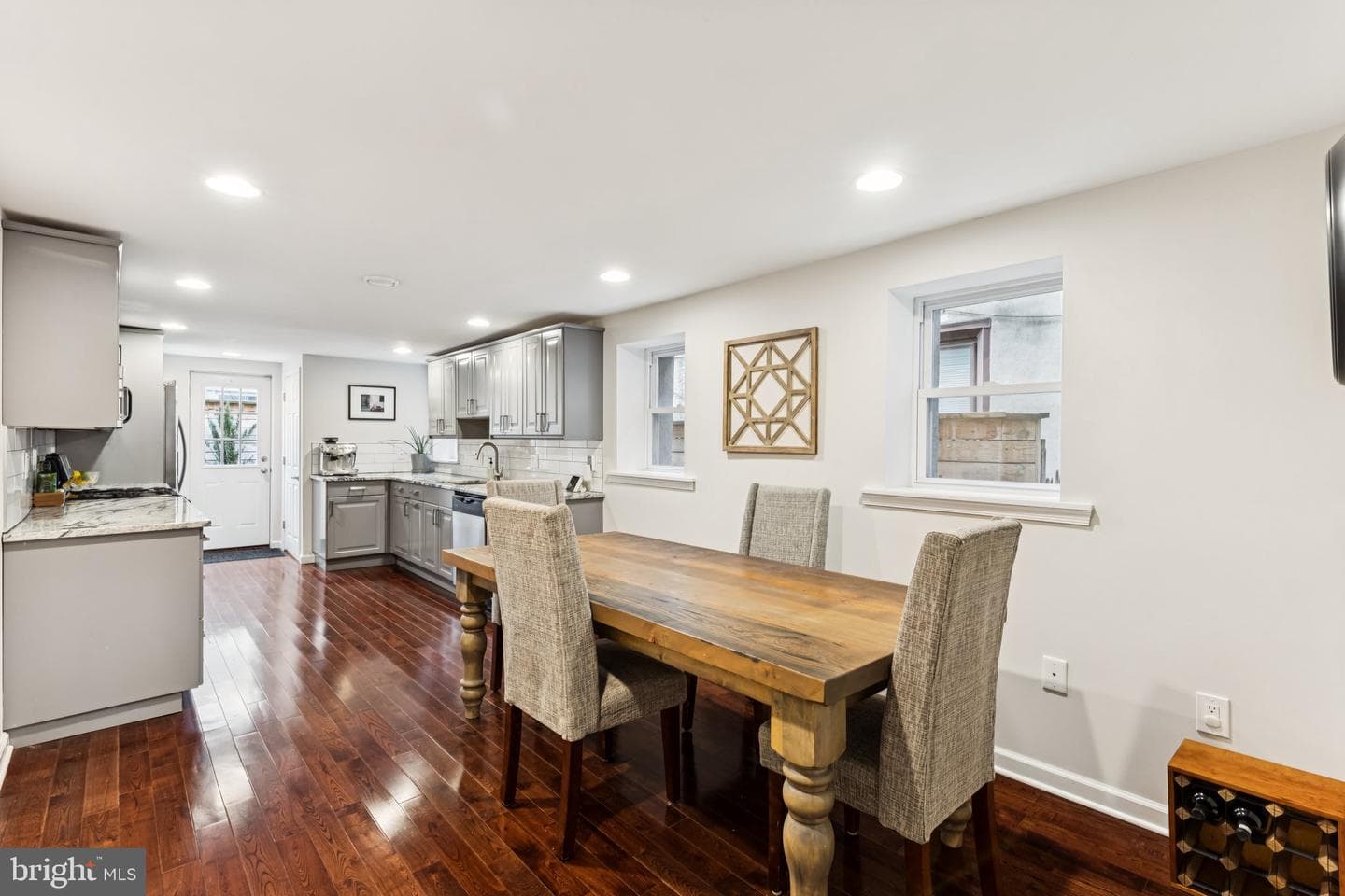 412 Dickinson Street photo 7