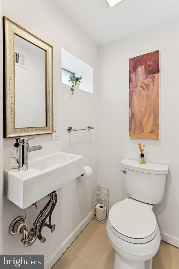 412 Dickinson Street photo 9