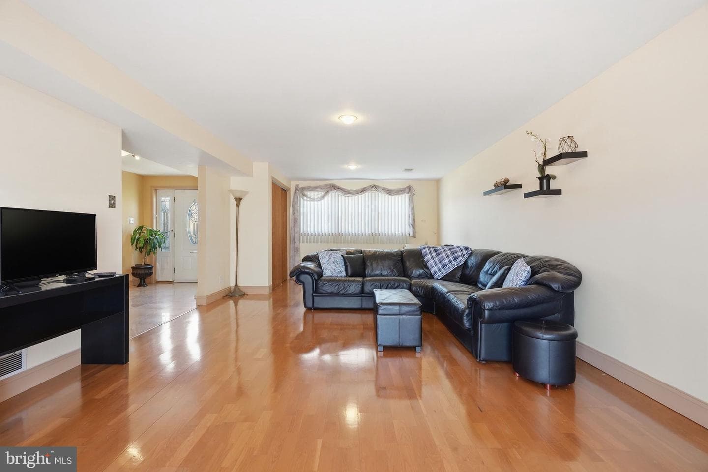 1119 Kent Lane photo 5