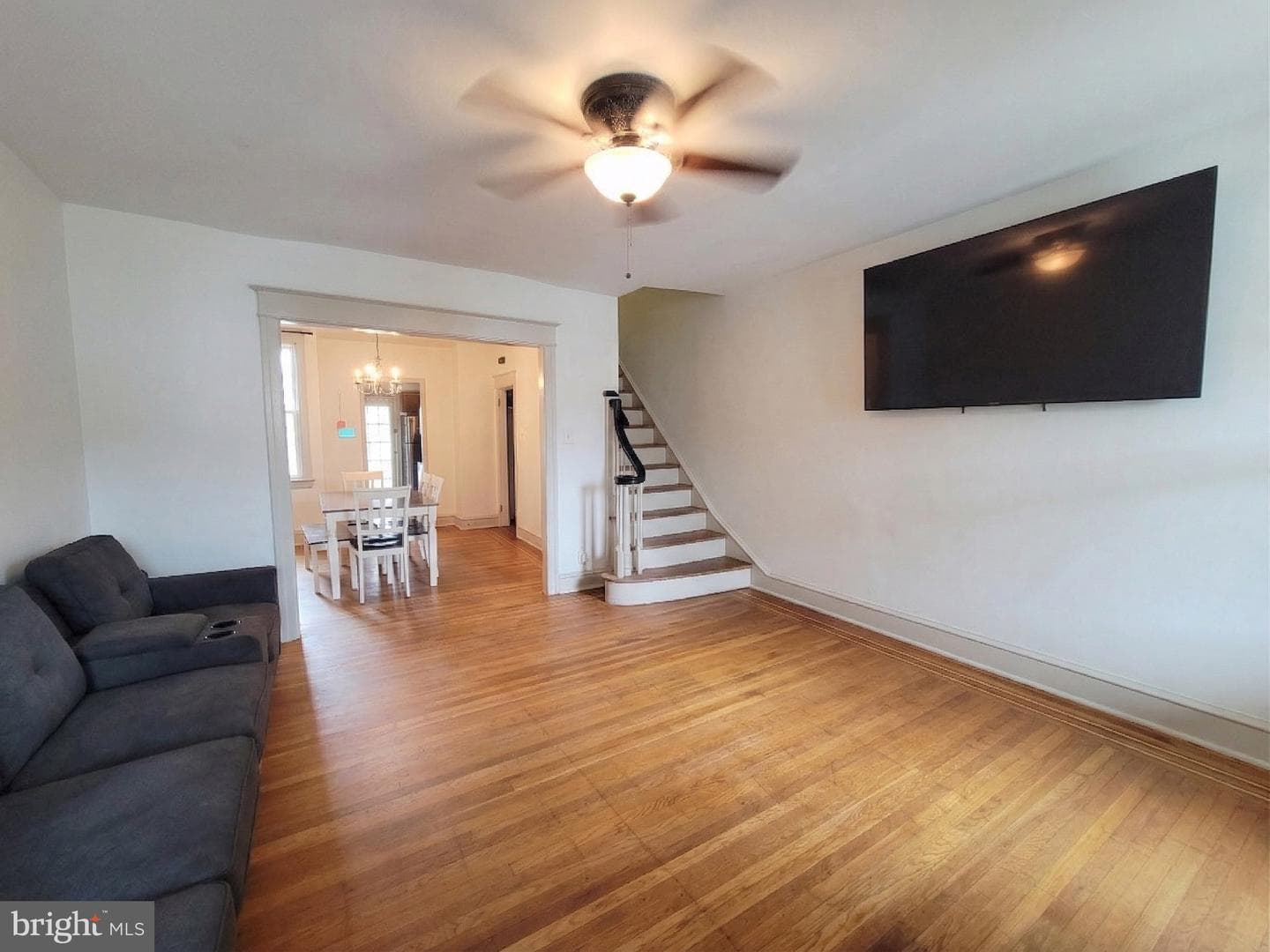 5823 Saul Street photo 4