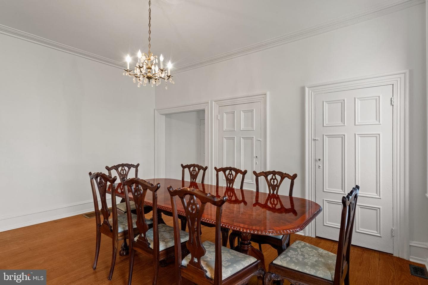 3534 Ainslie Street photo 28