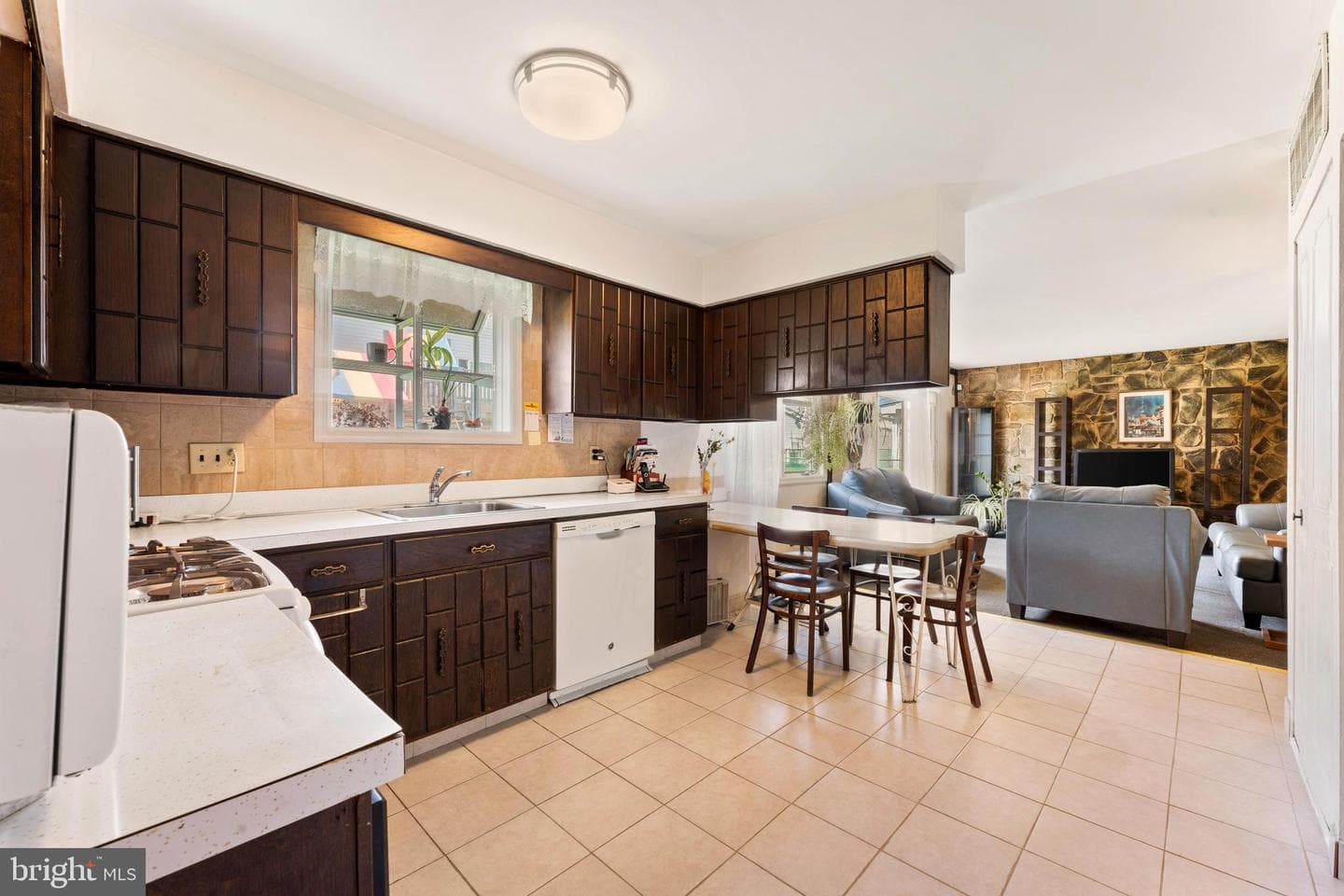 1858 Greymont Street photo 15