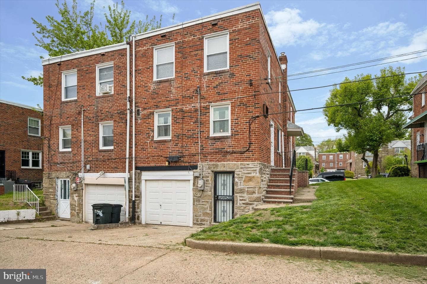 718 E Upsal St photo 16