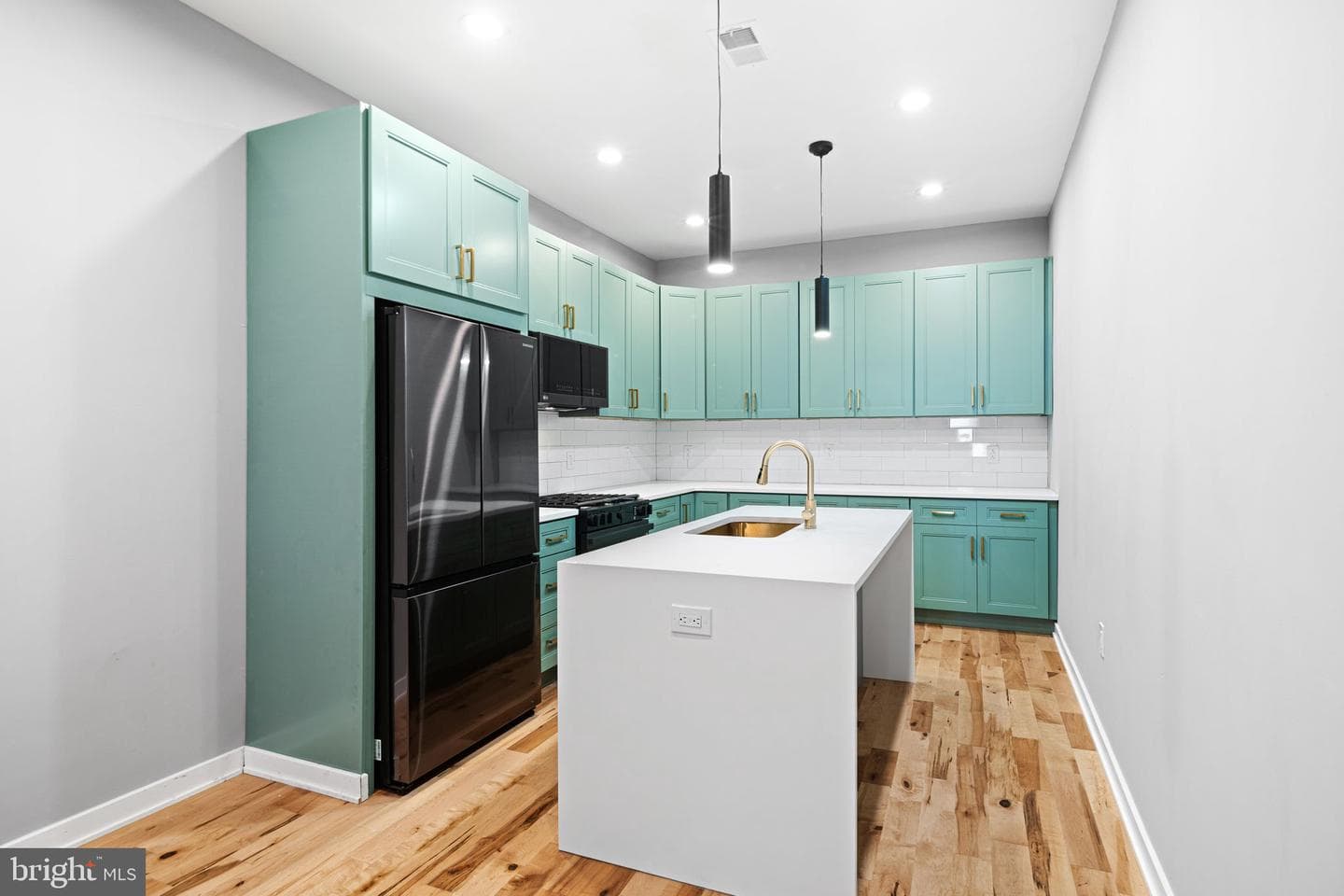 1329 Dickinson Street photo 10