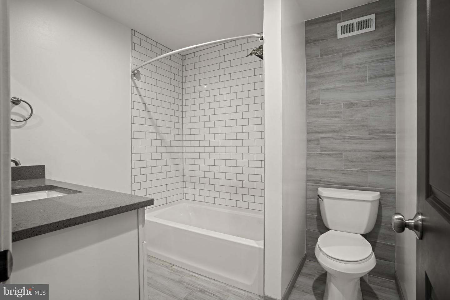 2706 E Somerset Street photo 16