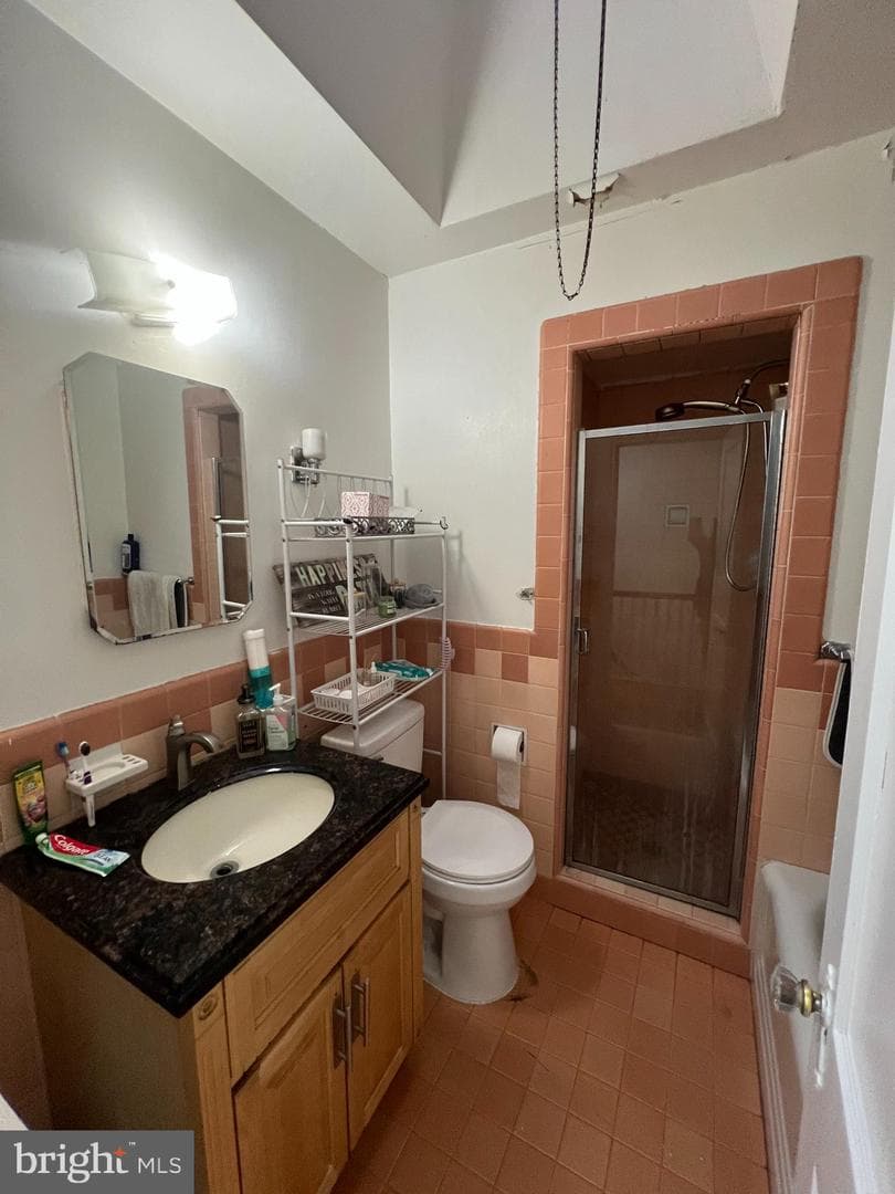 3158 Fanshawe Street photo 6