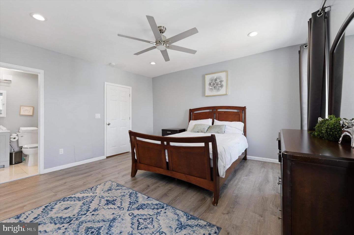 2057 N Franklin Street photo 24