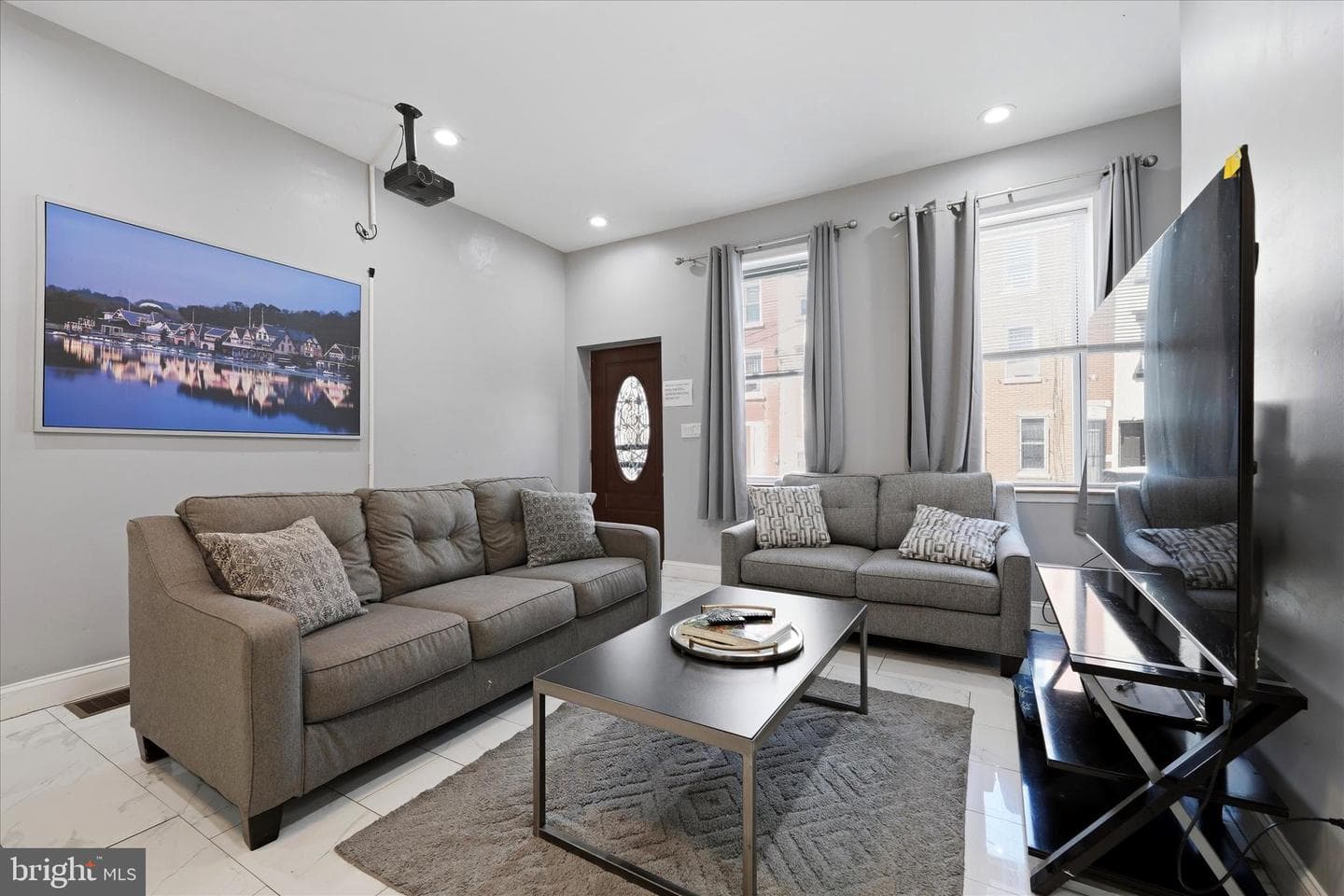 2057 N Franklin Street photo 4