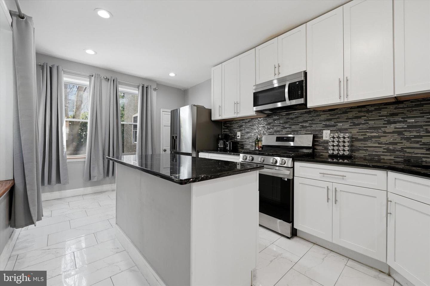 2057 N Franklin Street photo 9