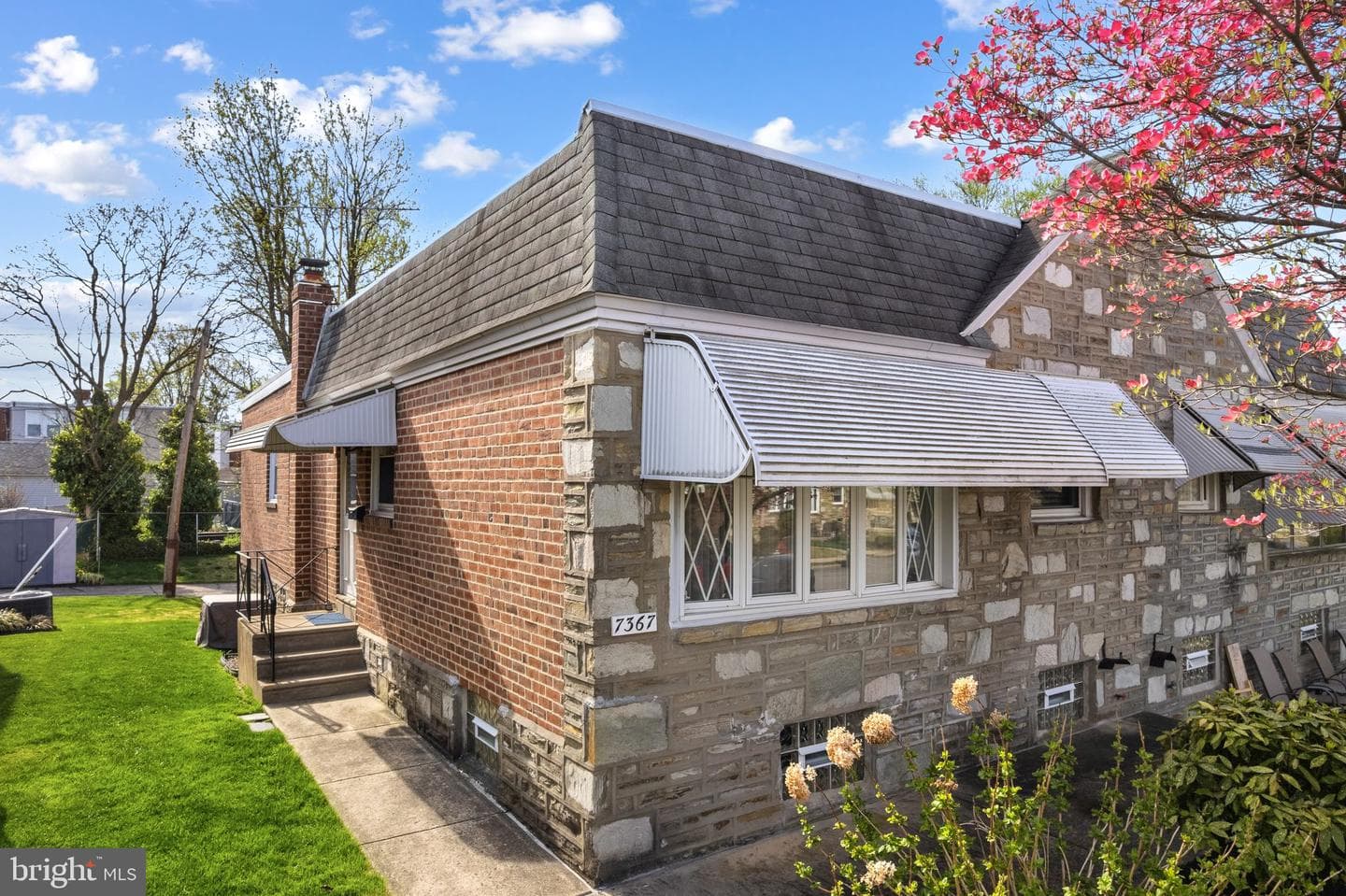7367 Shelbourne Street photo 3
