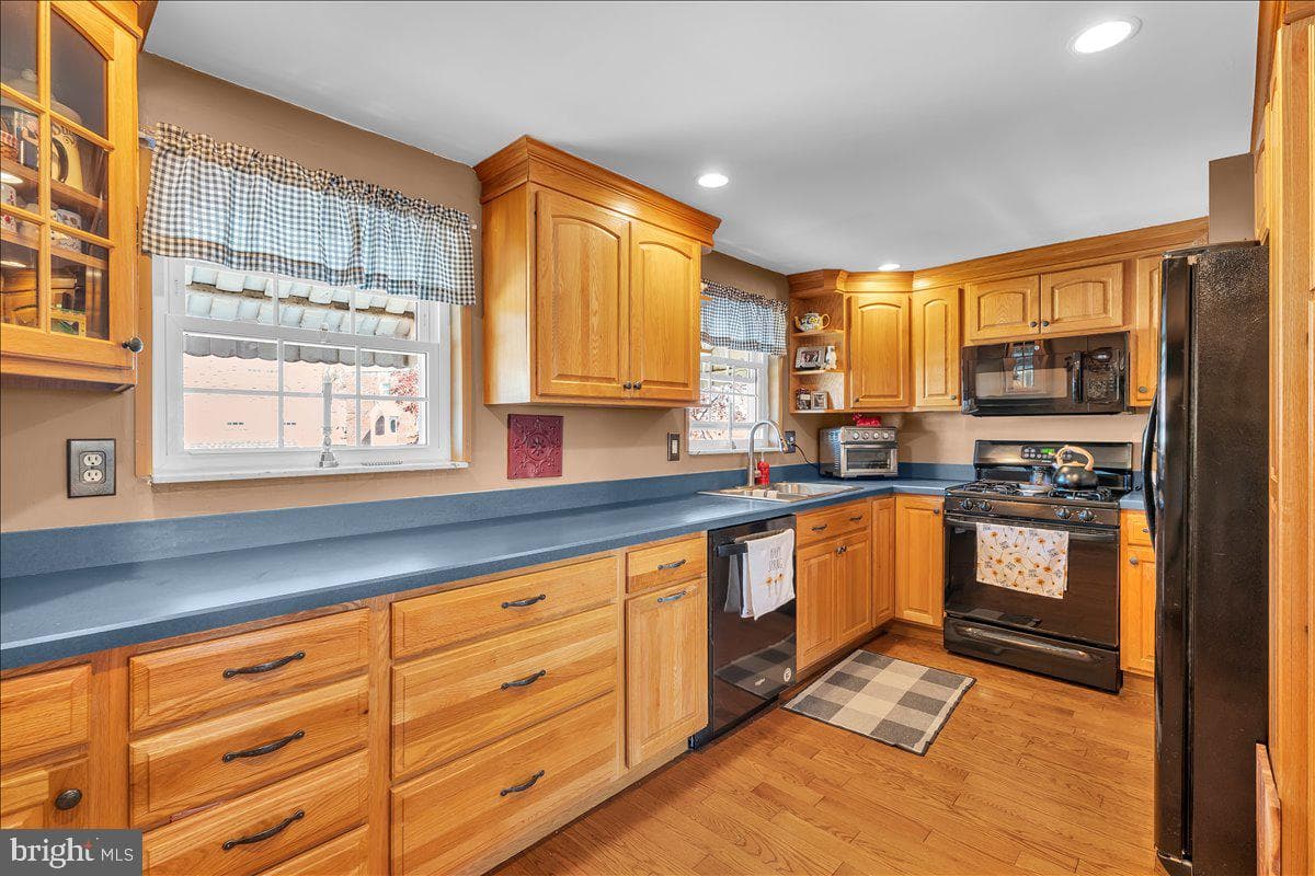 137 Meadow Lane photo 5