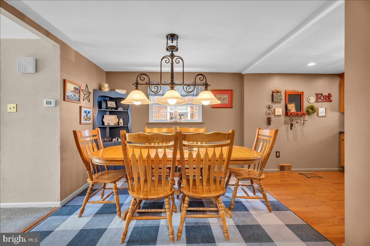 137 Meadow Lane photo 8