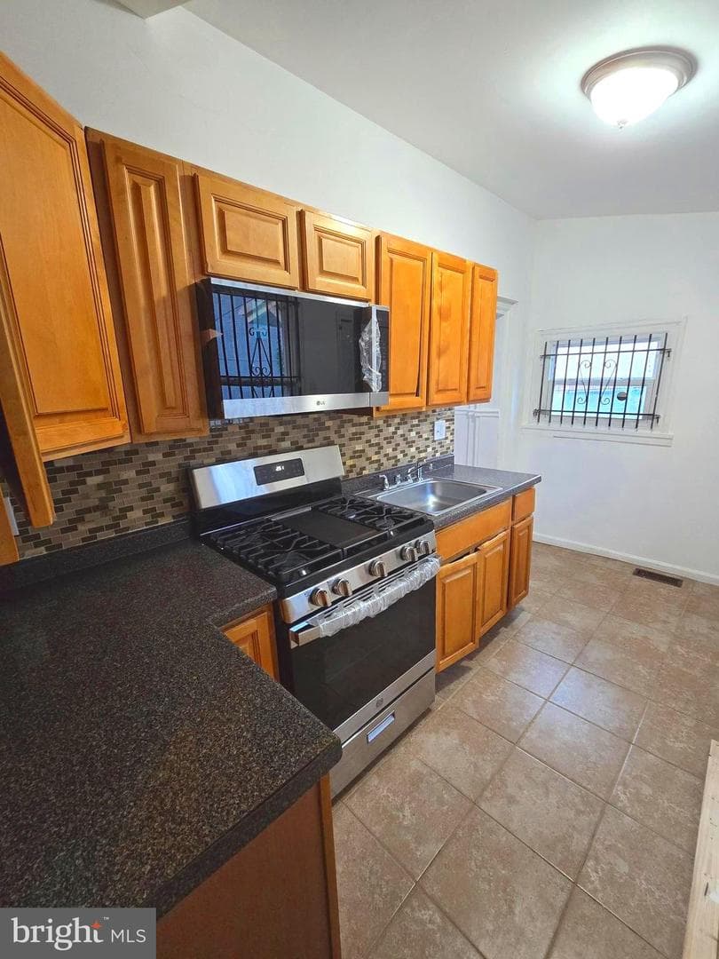 1513 W Tioga Street photo 16