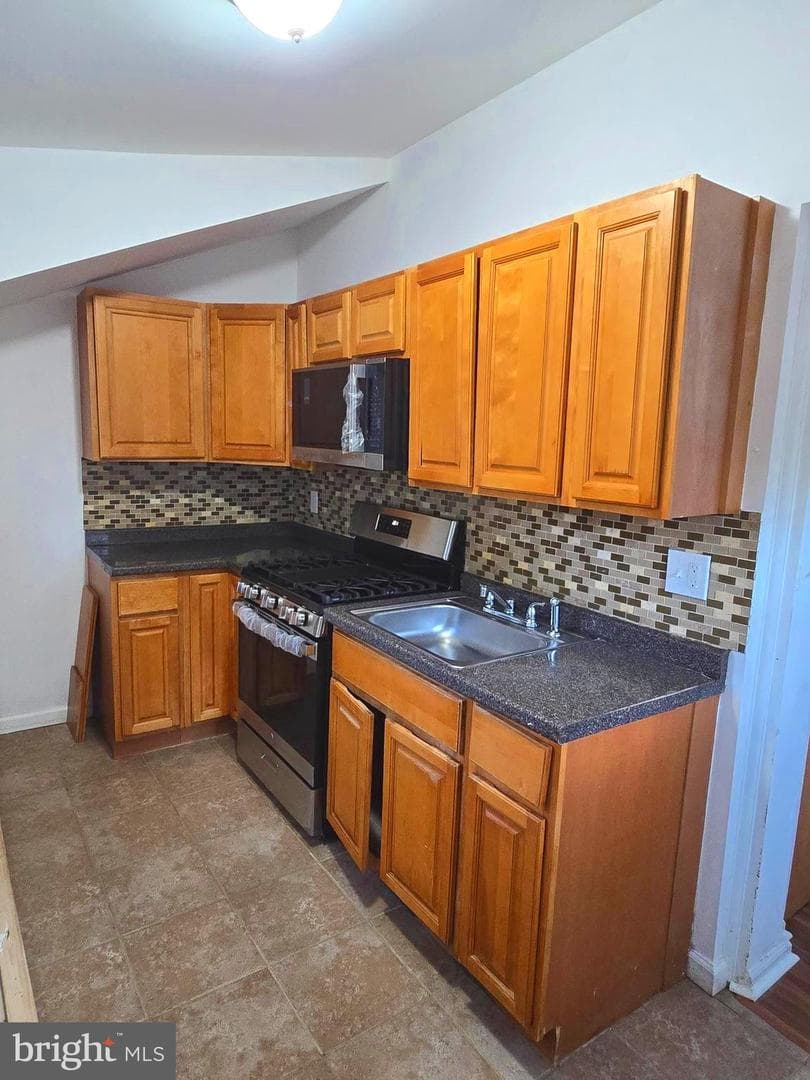 1513 W Tioga Street photo 17