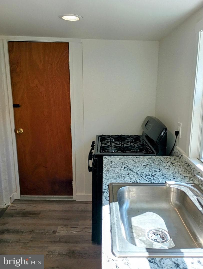 5140 Ranstead Street photo 4