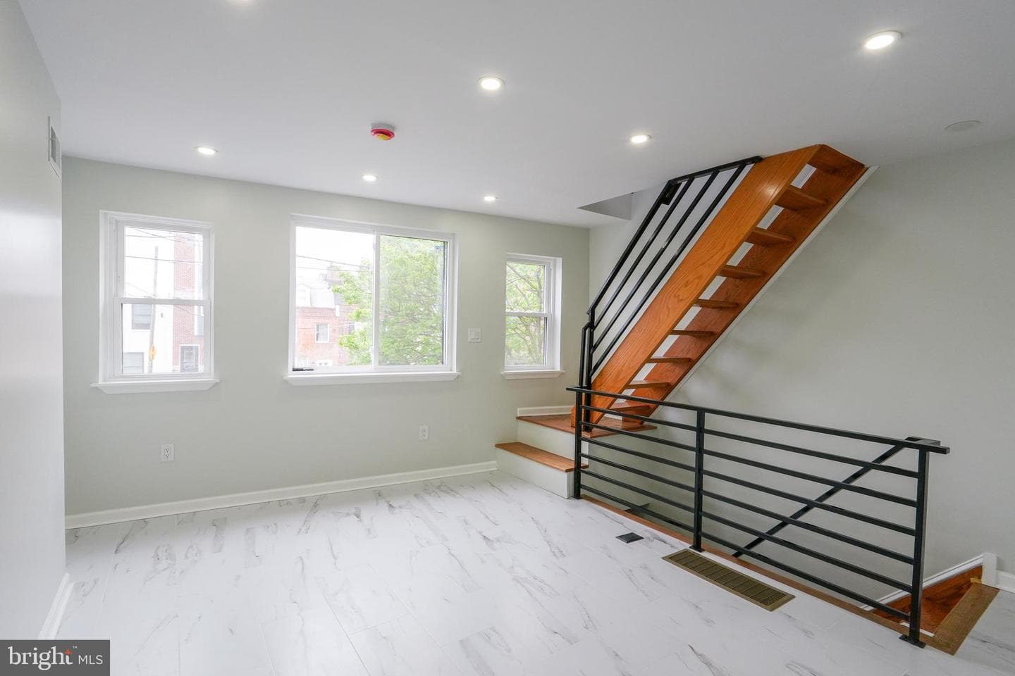 1236 E Moyamensing Avenue photo 4