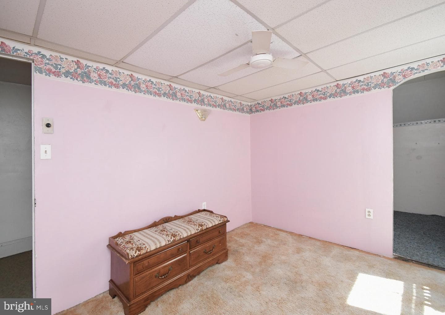 328 Roxborough Avenue photo 39