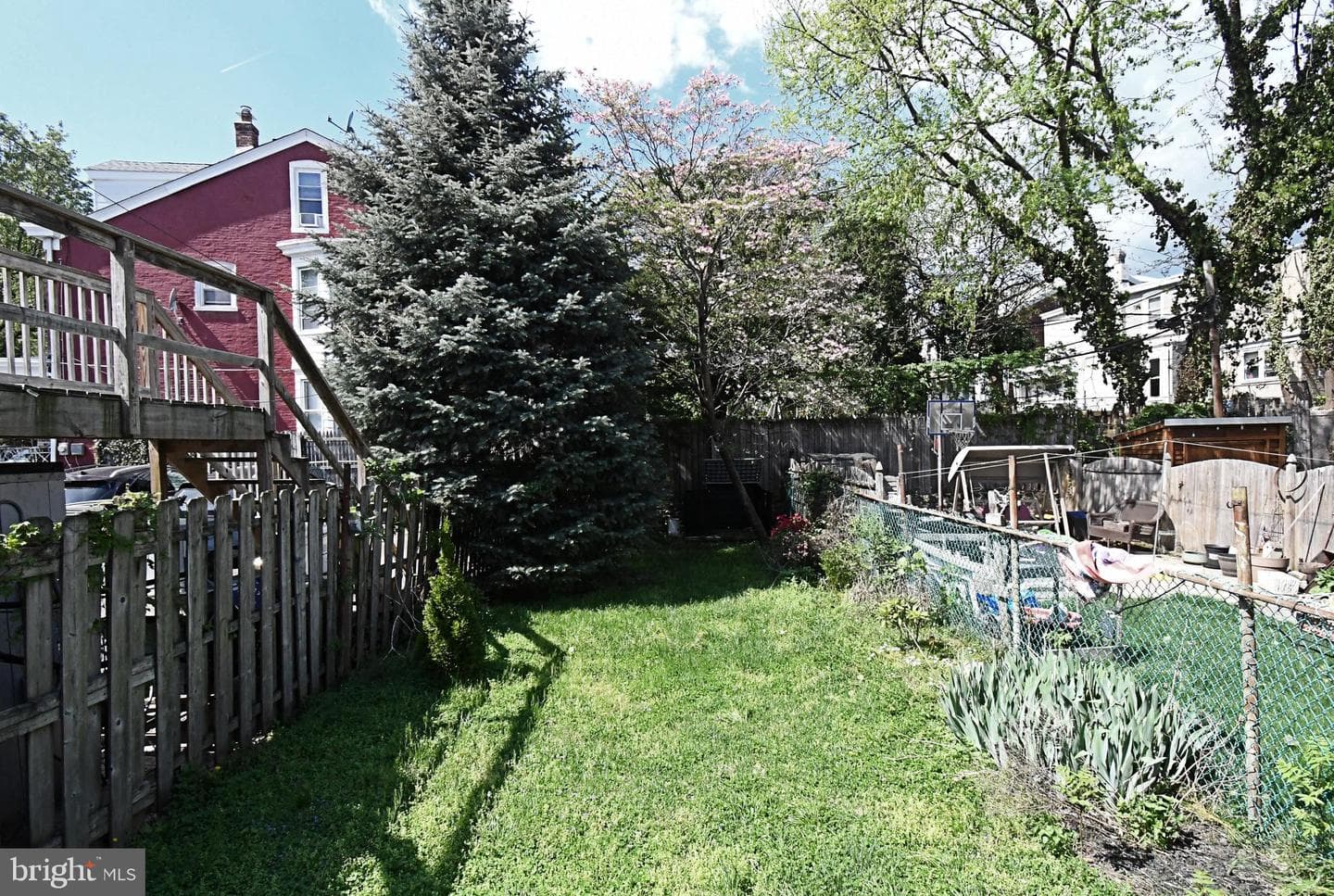 328 Roxborough Avenue photo 46