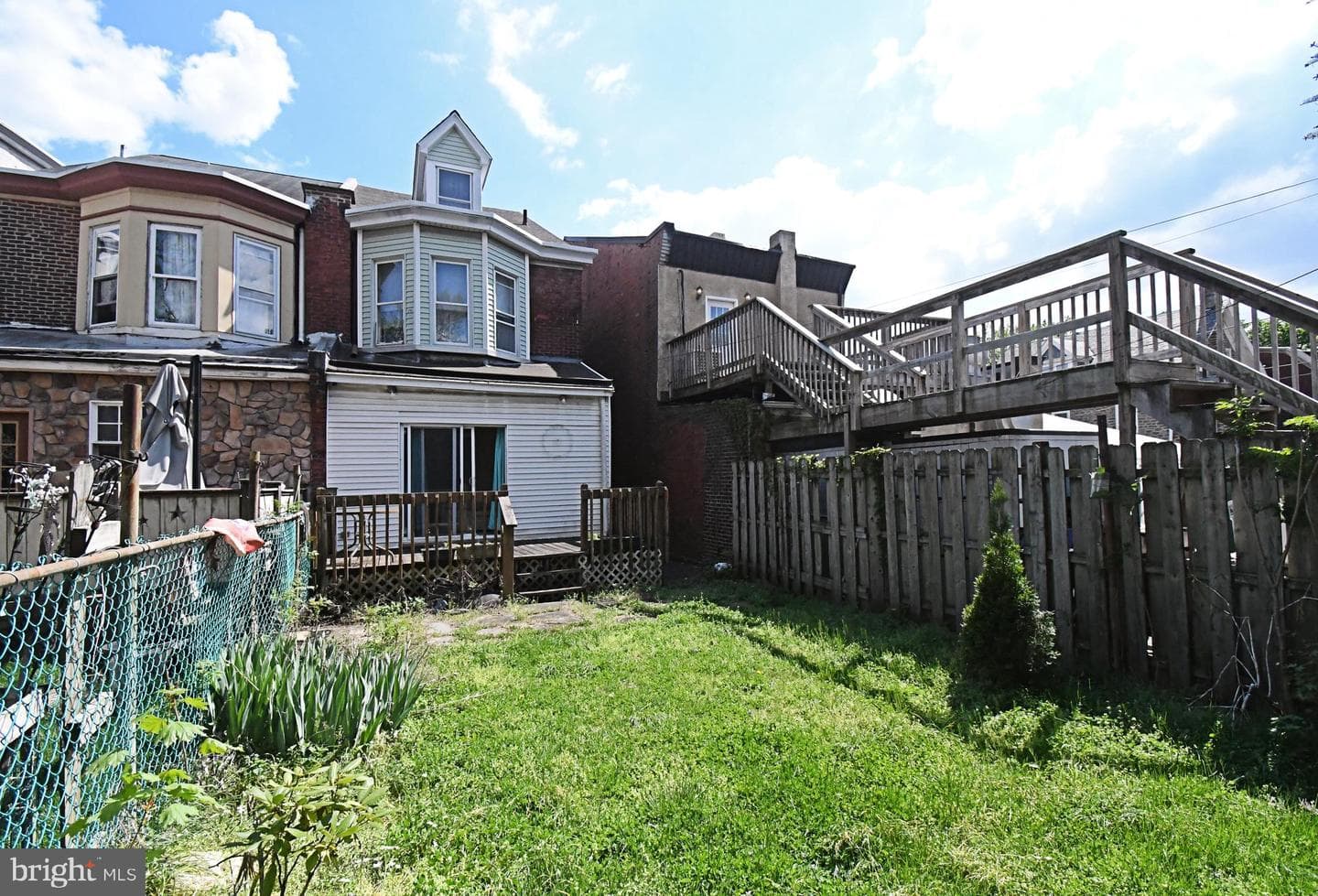 328 Roxborough Avenue photo 49