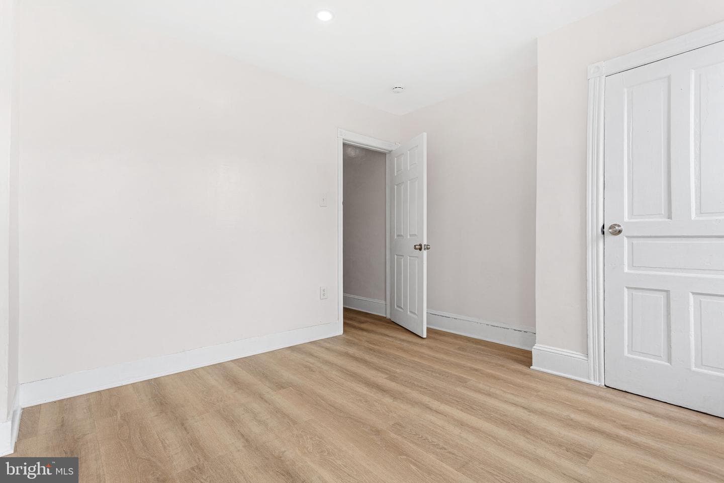 2042 S Cecil Street photo 12