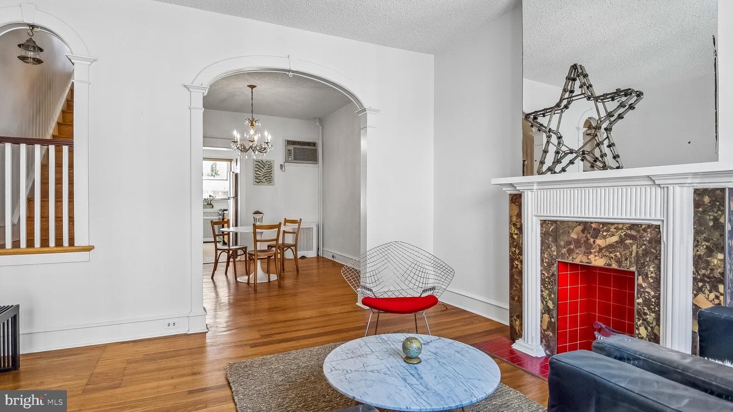 2433 S Mole Street photo 6