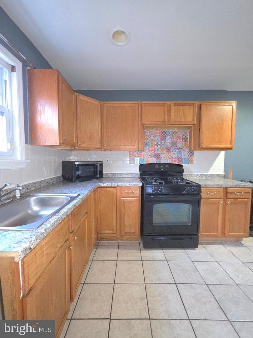 874 Anchor Street photo 6