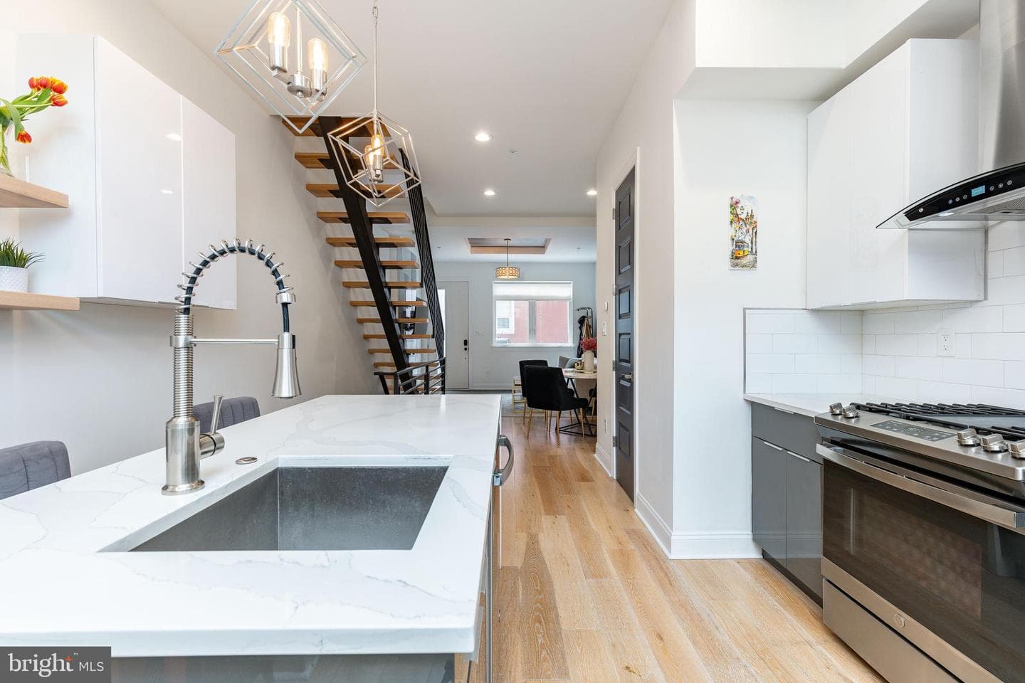 2147 Cross Street photo 9
