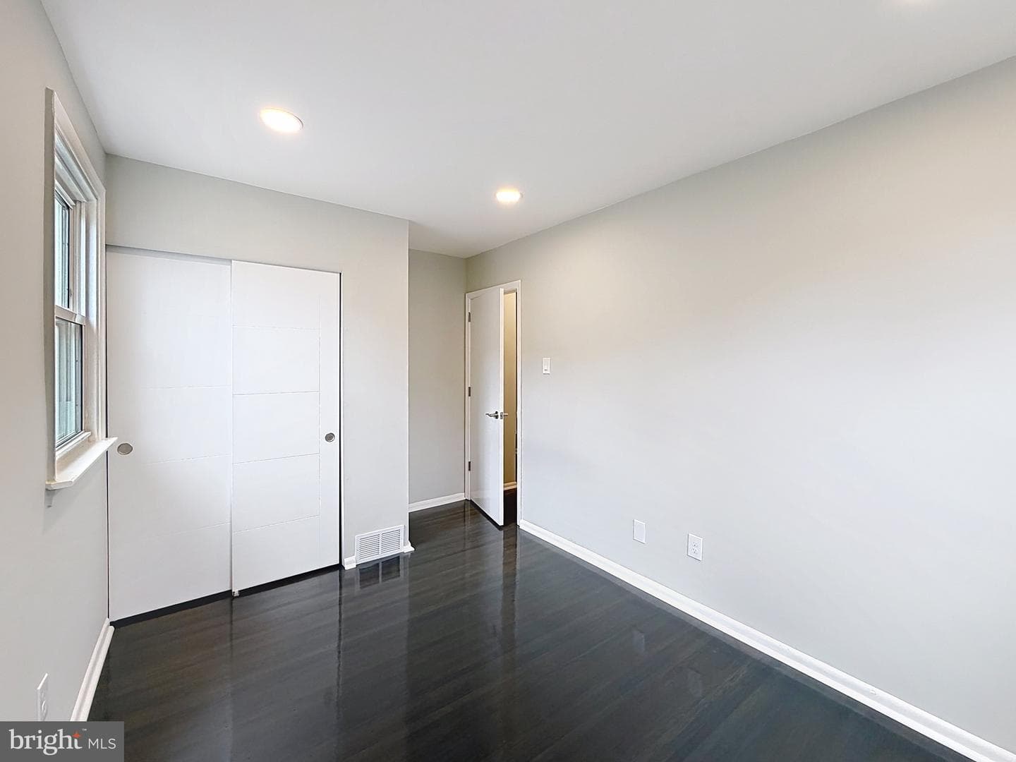 7528 Valley Avenue photo 37