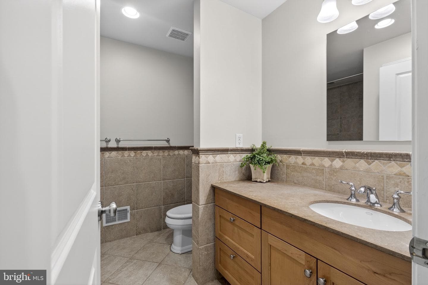 714 S Mole Street photo 41