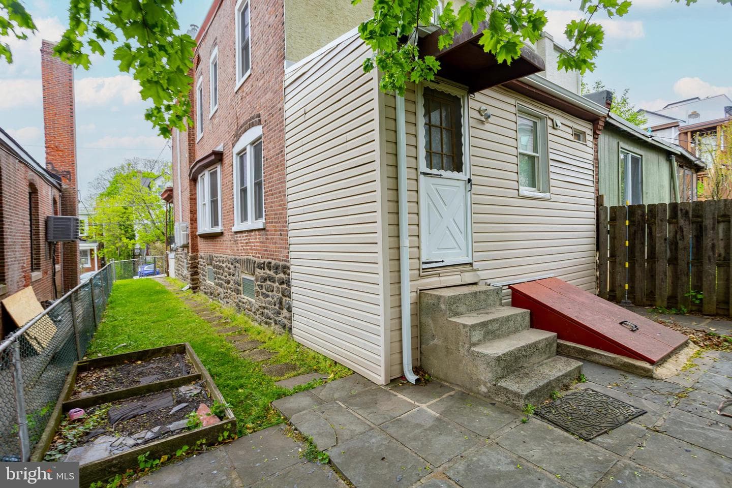 313 Gates Street photo 25