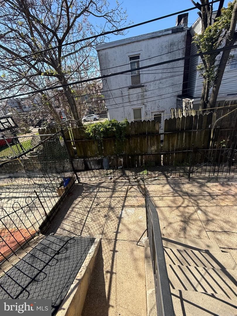 846 E Schiller Street photo 18