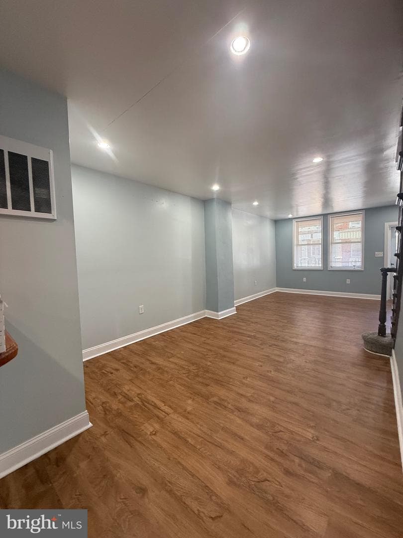 846 E Schiller Street photo 3