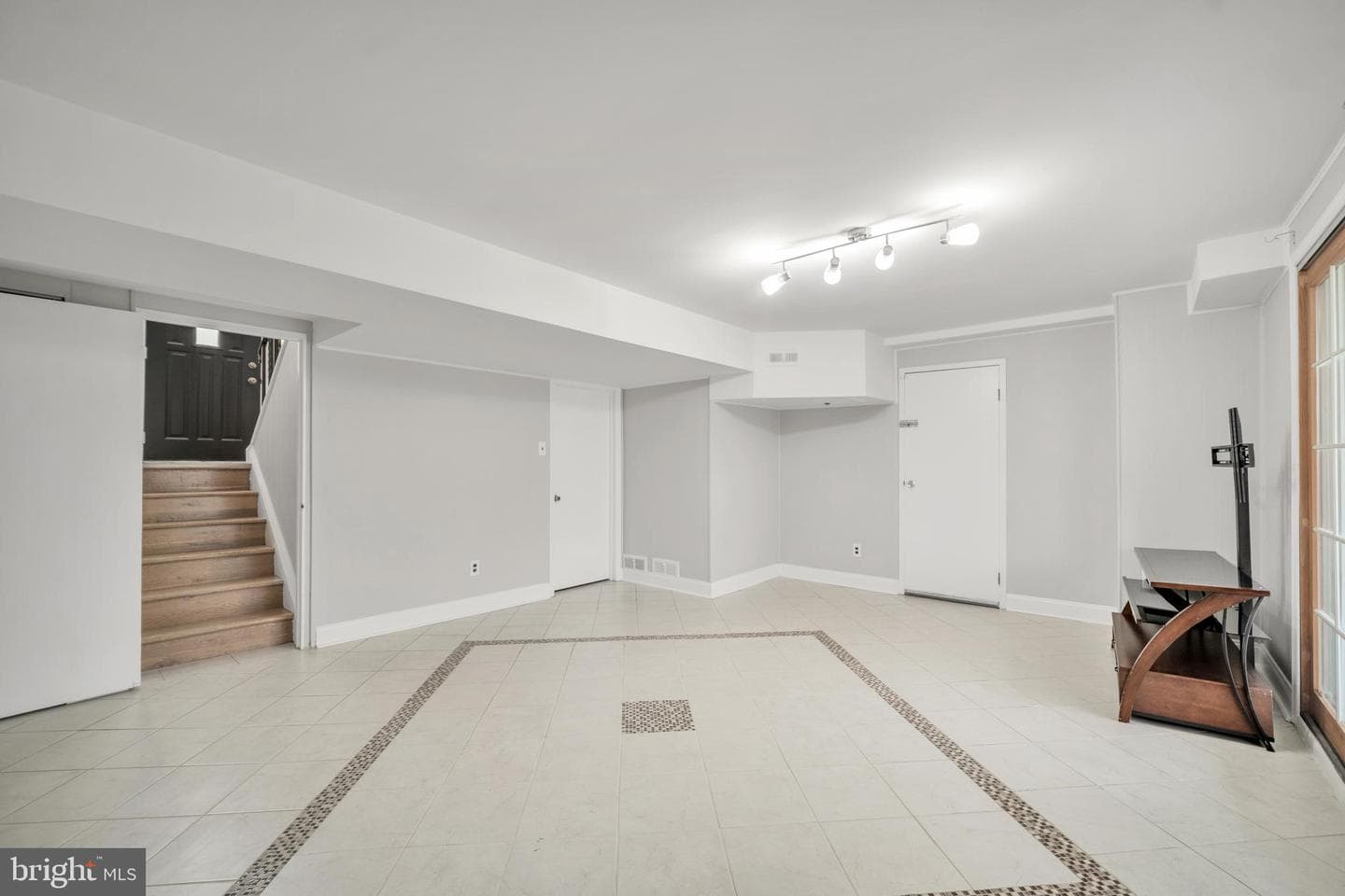 1843 Sanford Street photo 28