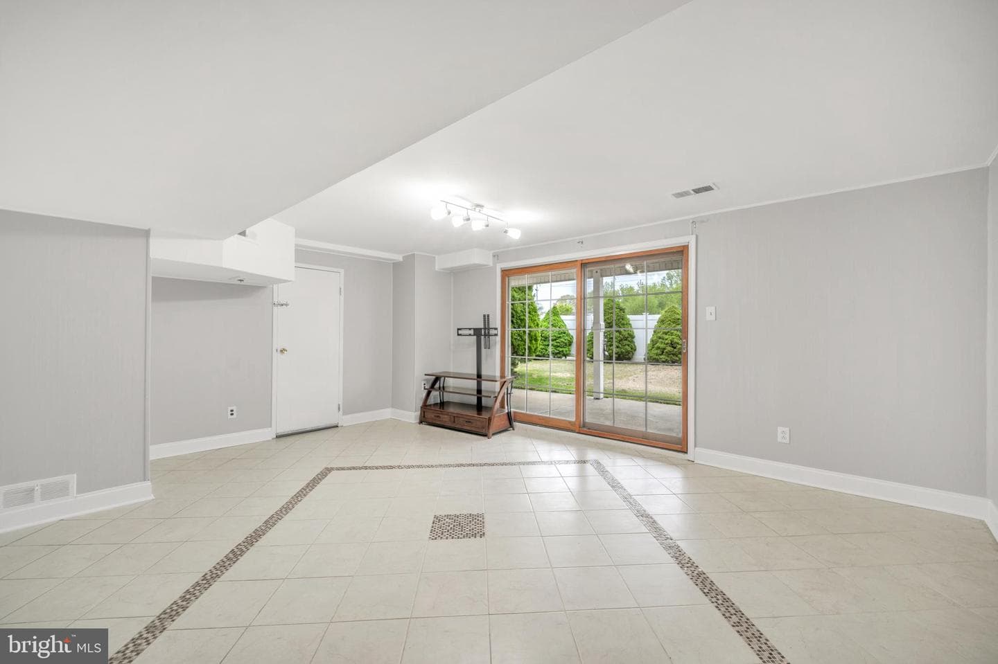 1843 Sanford Street photo 29