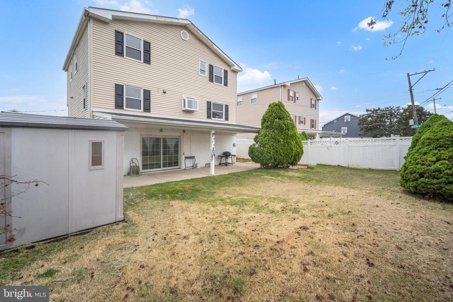 1843 Sanford Street photo 34