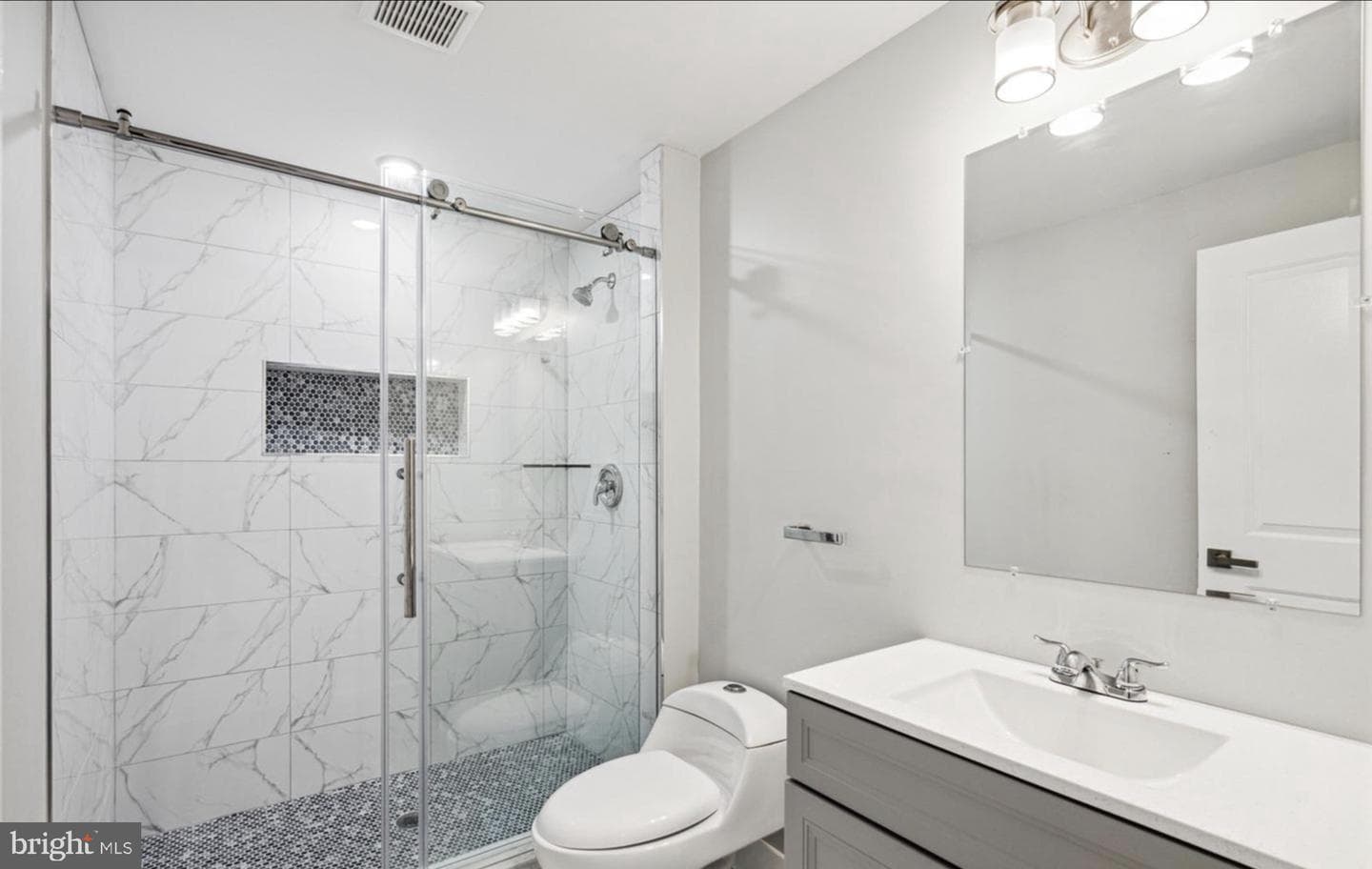 2620 Emerald Street photo 8