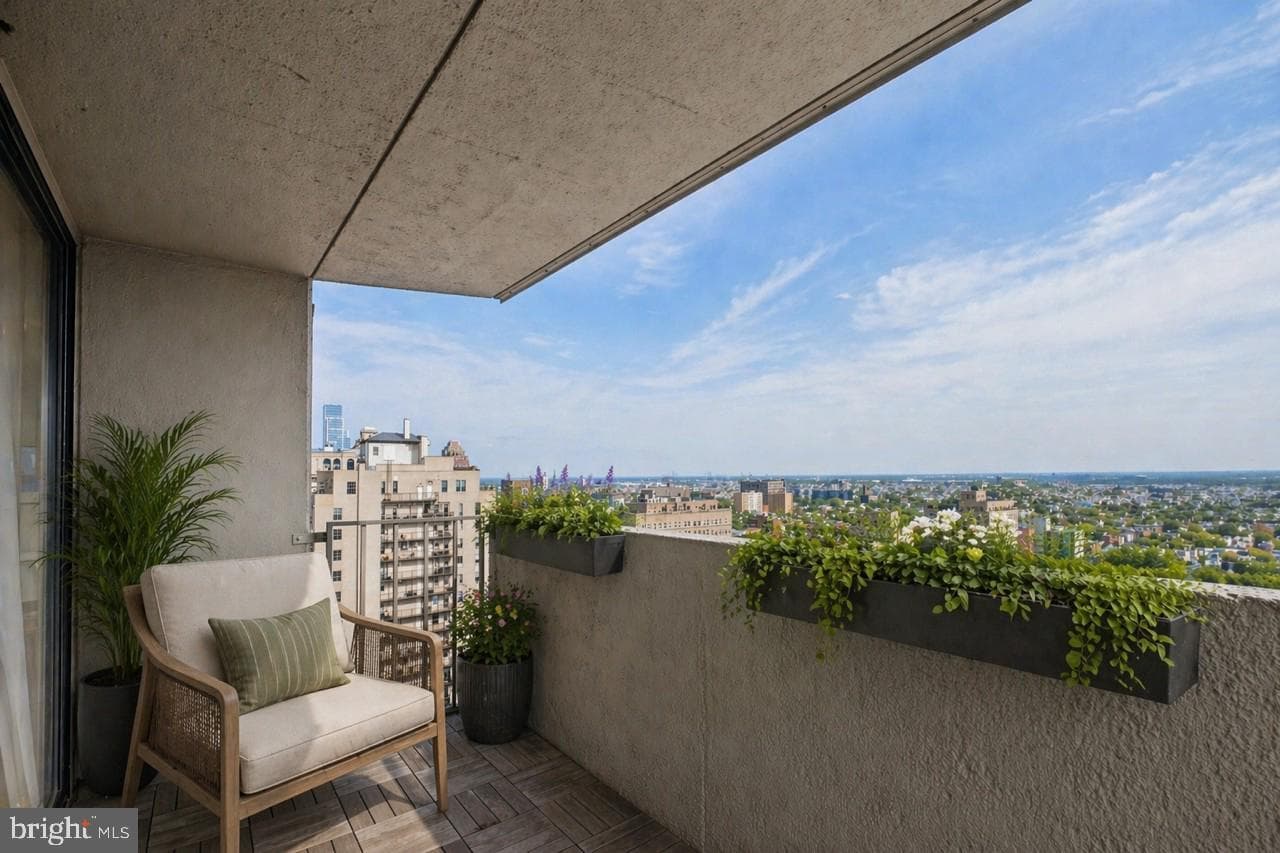224 W Rittenhouse Sq # 2412-13 photo 3