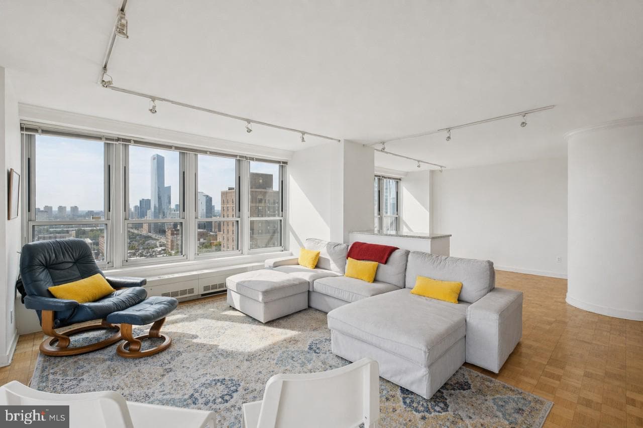 224 W Rittenhouse Sq # 2412-13 photo 4